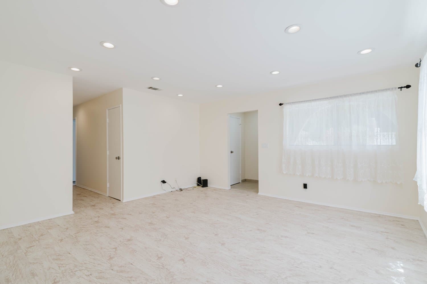 Tujunga House: 10539 Samoa Ave