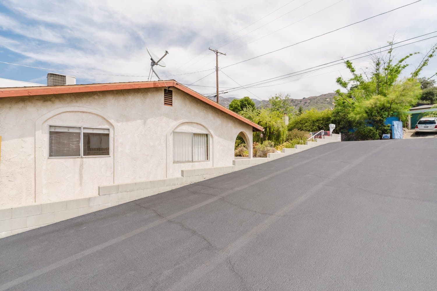 Tujunga House: 10539 Samoa Ave