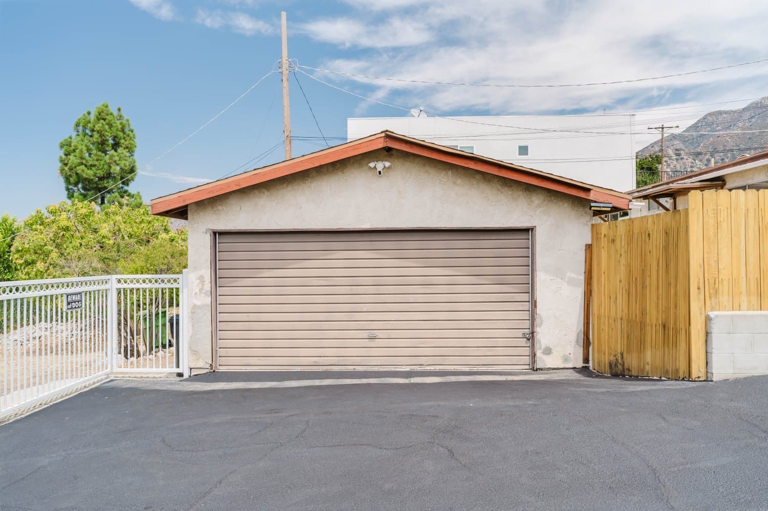 Tujunga House: 10539 Samoa Ave