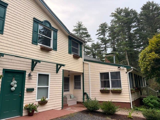 Hope Apartment: 426 Carpenter Rd