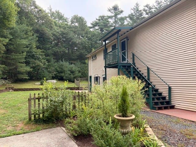 Hope Apartment: 426 Carpenter Rd