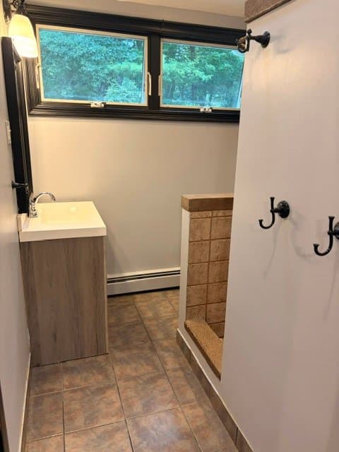 Hope Apartment: 426 Carpenter Rd