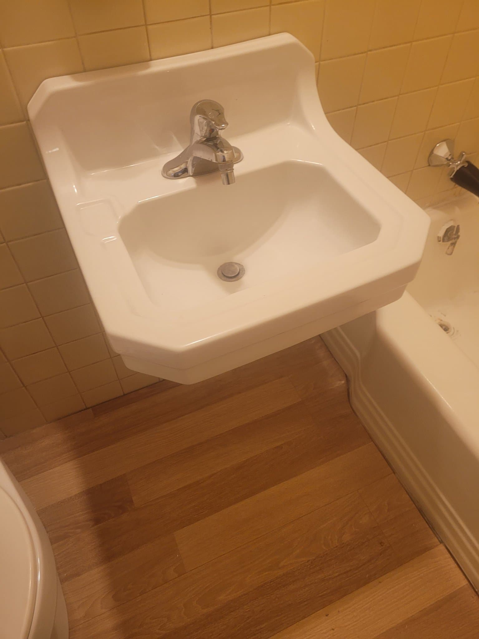 Rockford Apartment: 1005 Garfield Ave, Rockford IL