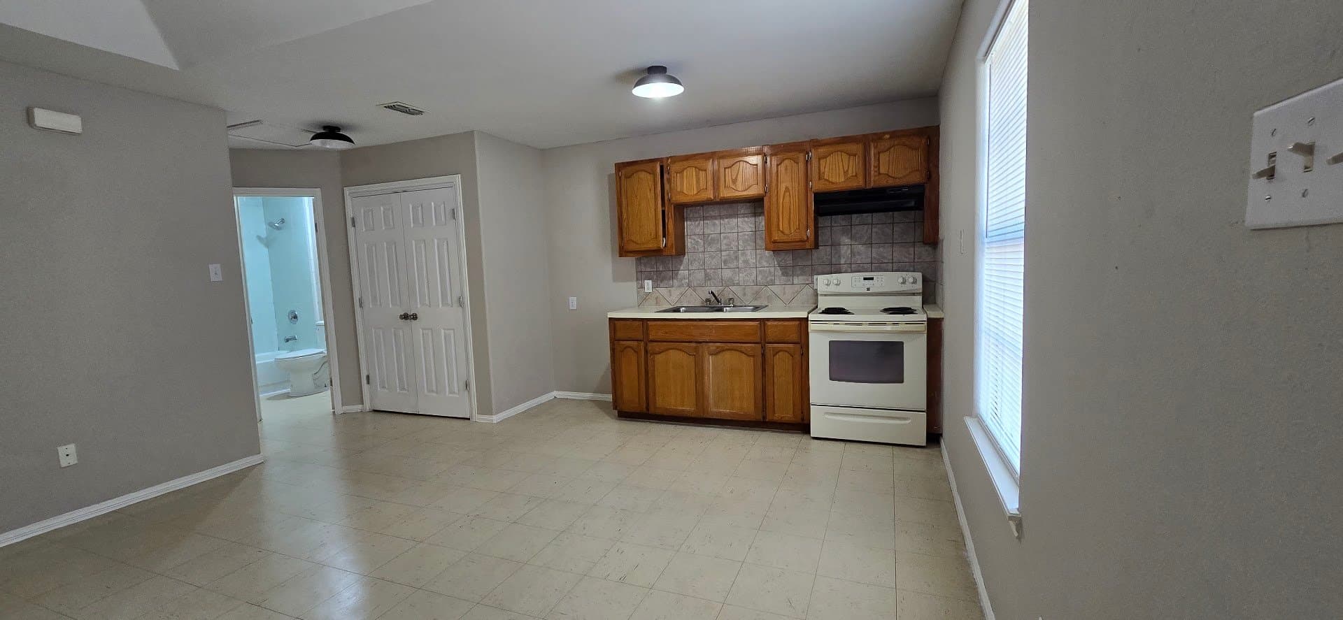 Mission Apartment: 5230 N. Inspiration Rd.