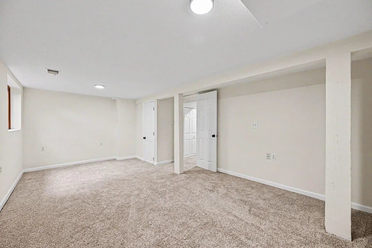 Mahtomedi House: 87 Juniper St