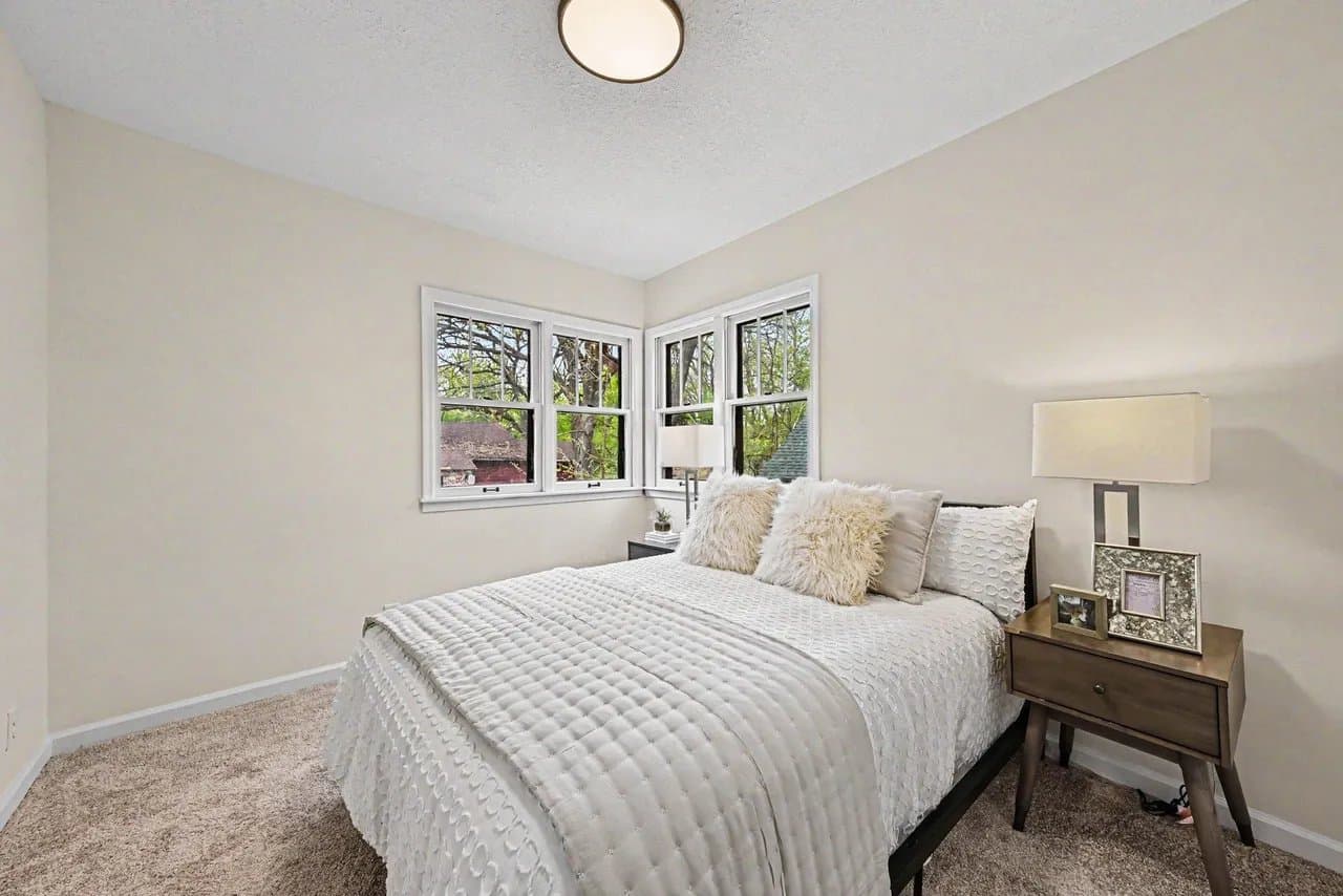 Mahtomedi House: 87 Juniper St