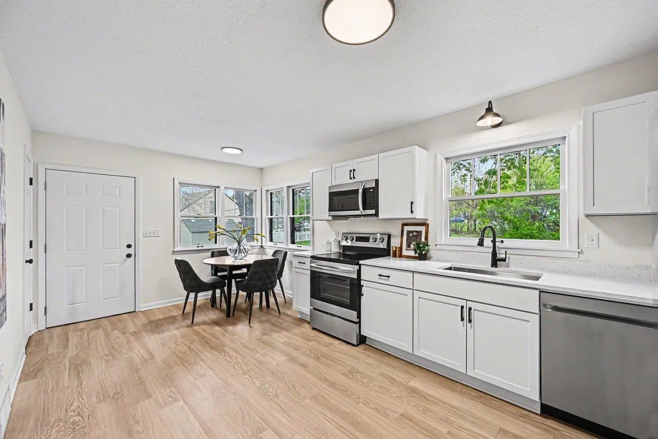 Mahtomedi House: 87 Juniper St