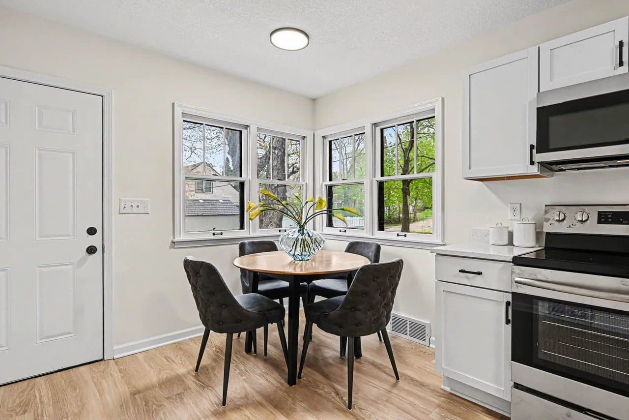 Mahtomedi House: 87 Juniper St