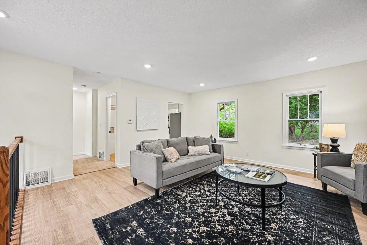 Mahtomedi House: 87 Juniper St