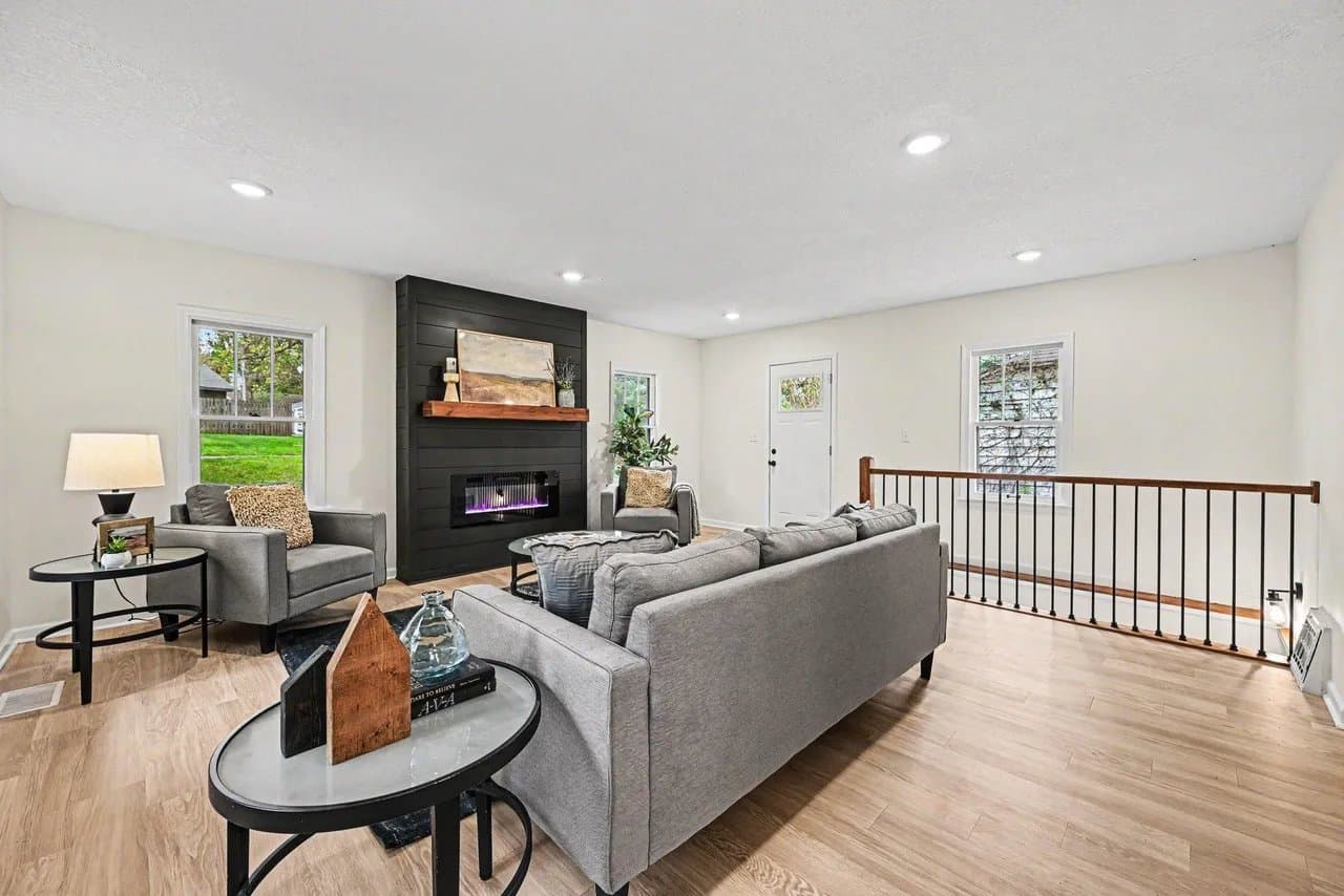 Mahtomedi House: 87 Juniper St