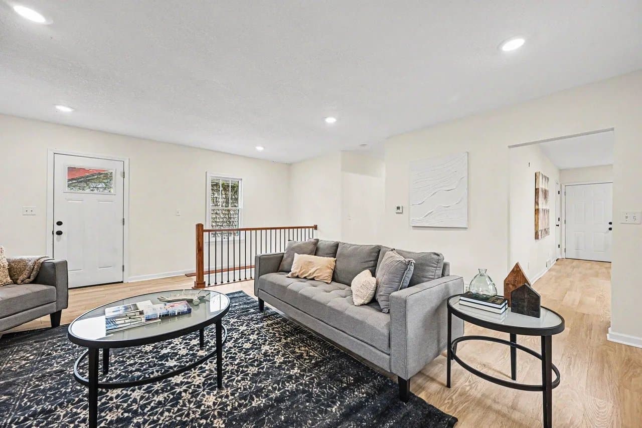 Mahtomedi House: 87 Juniper St