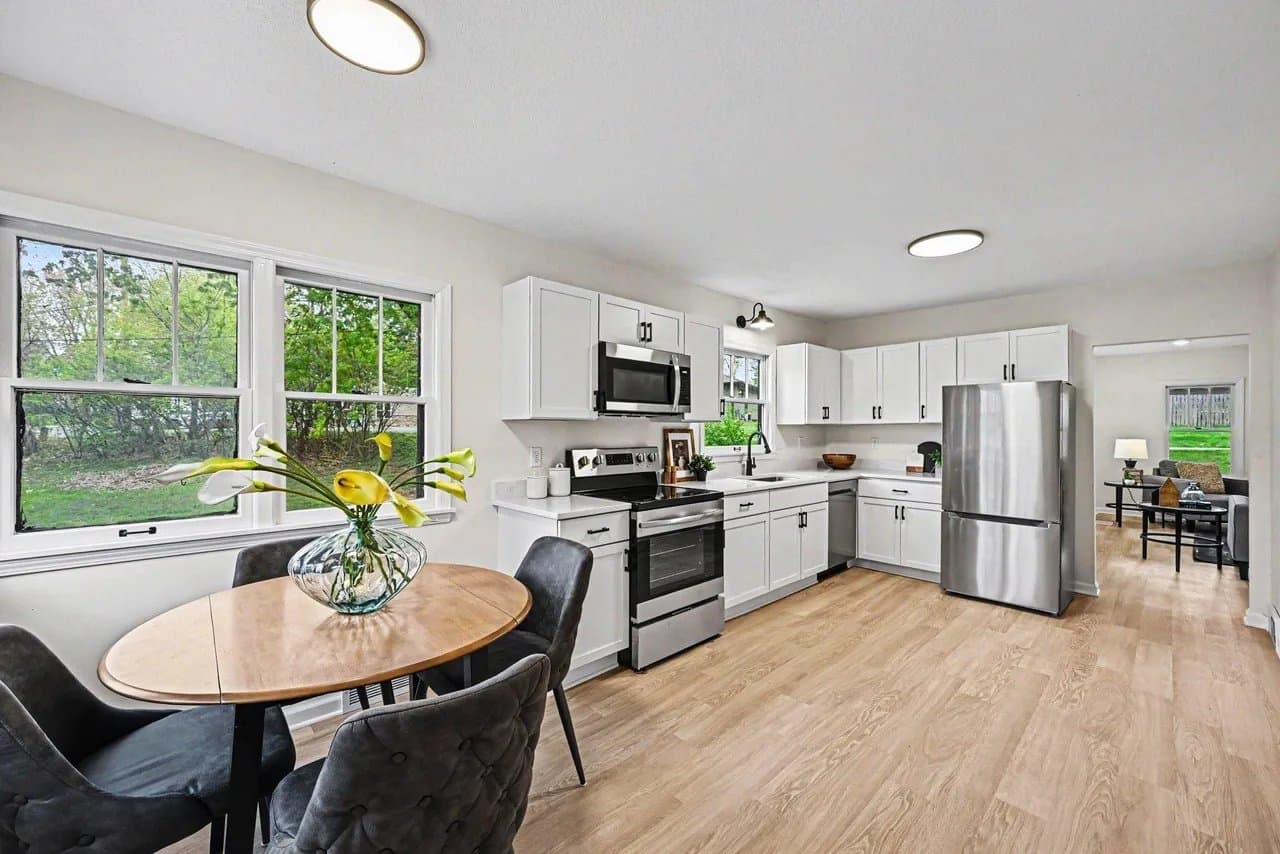 Mahtomedi House: 87 Juniper St