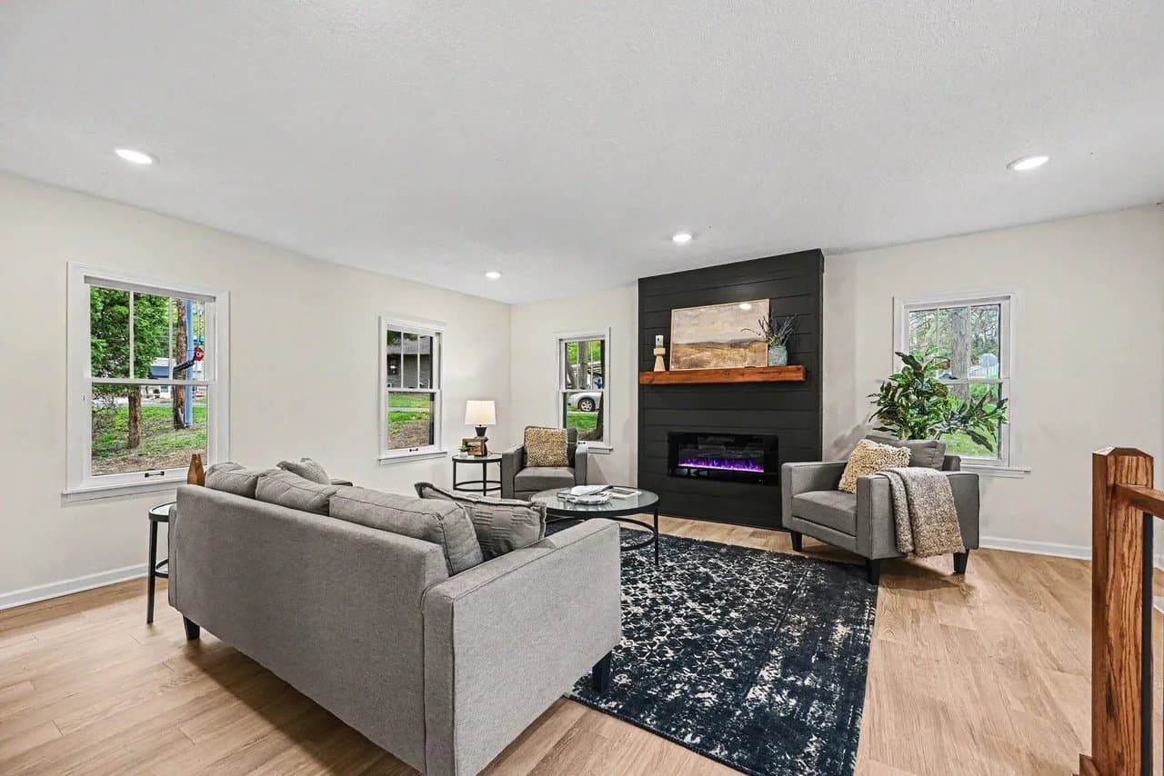 Mahtomedi House: 87 Juniper St