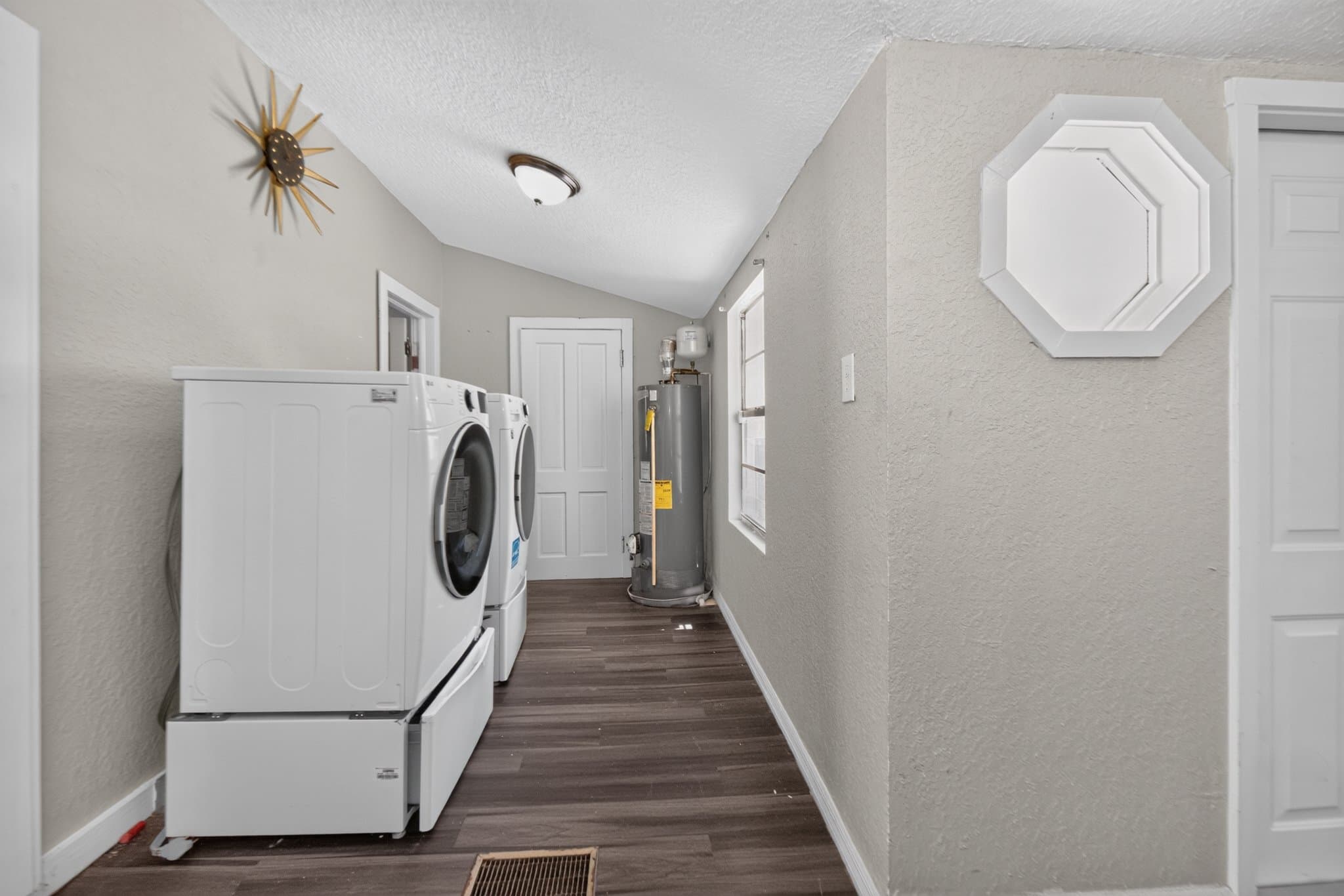 NEW SMYRNA BEACH Single Room: 306 MURRAY STREET