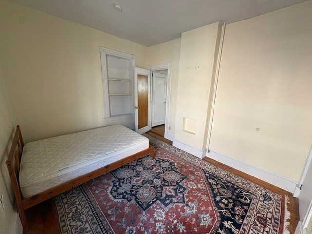 Boston Single Room: 235 Heath Street