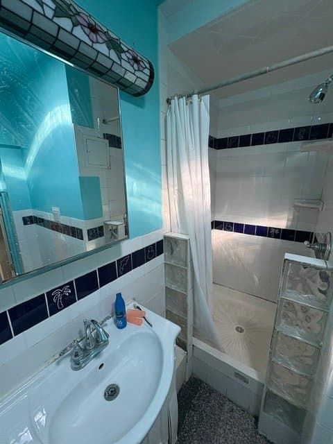 Boston Single Room: 235 Heath Street