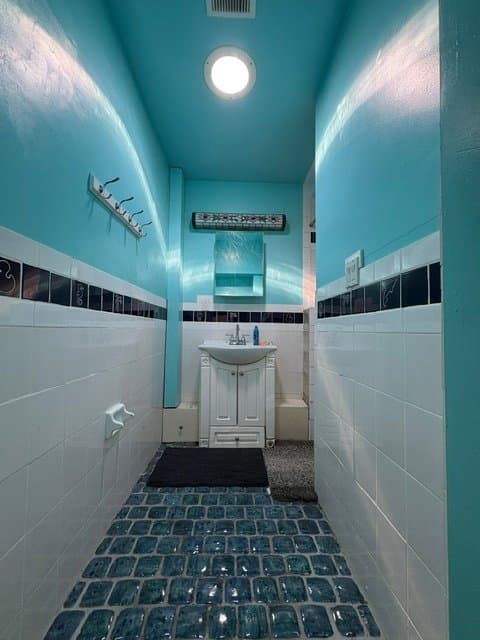 Boston Single Room: 235 Heath Street