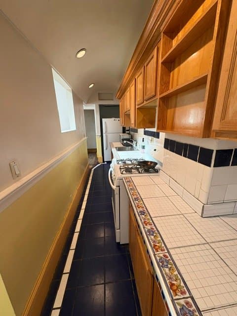 Boston Single Room: 235 Heath Street