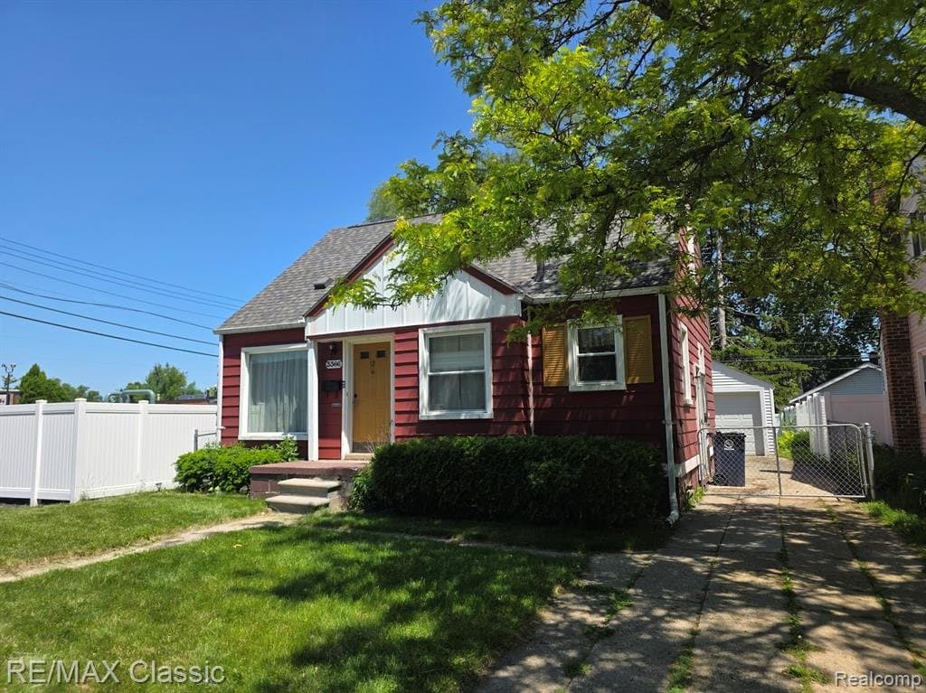 Royal Oak House: 3366 Ellwood Ave.