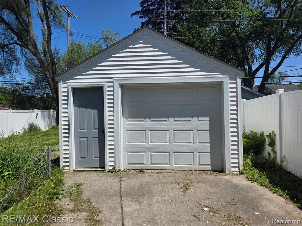 Royal Oak House: 3366 Ellwood Ave.