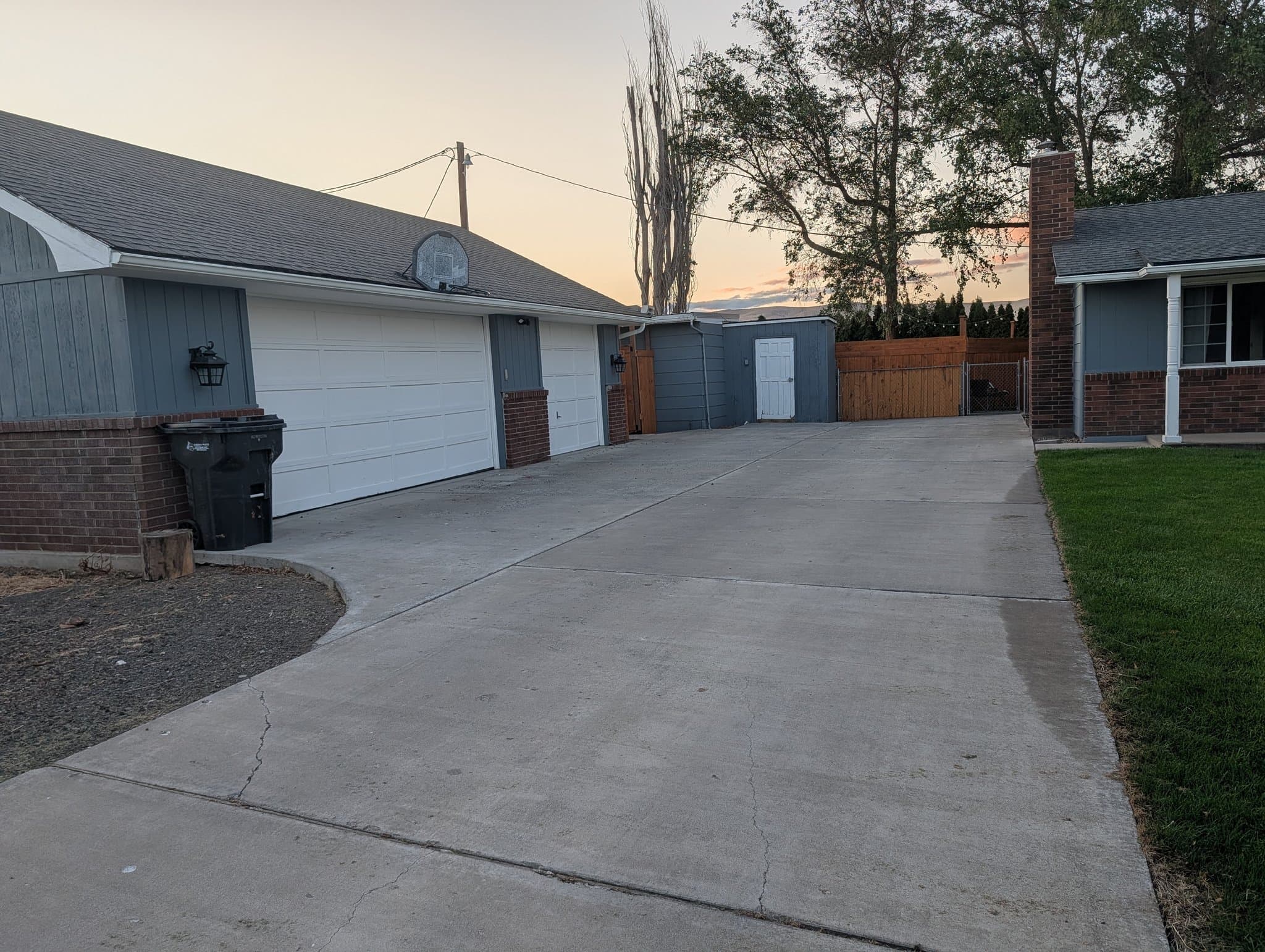 Yakima House: 13701 Douglas Rd