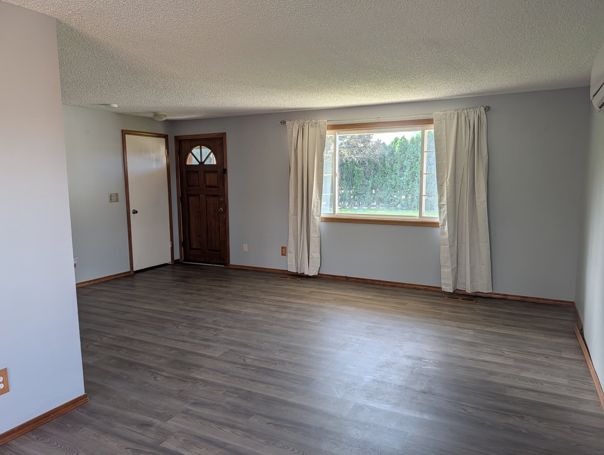 Yakima House: 13701 Douglas Rd
