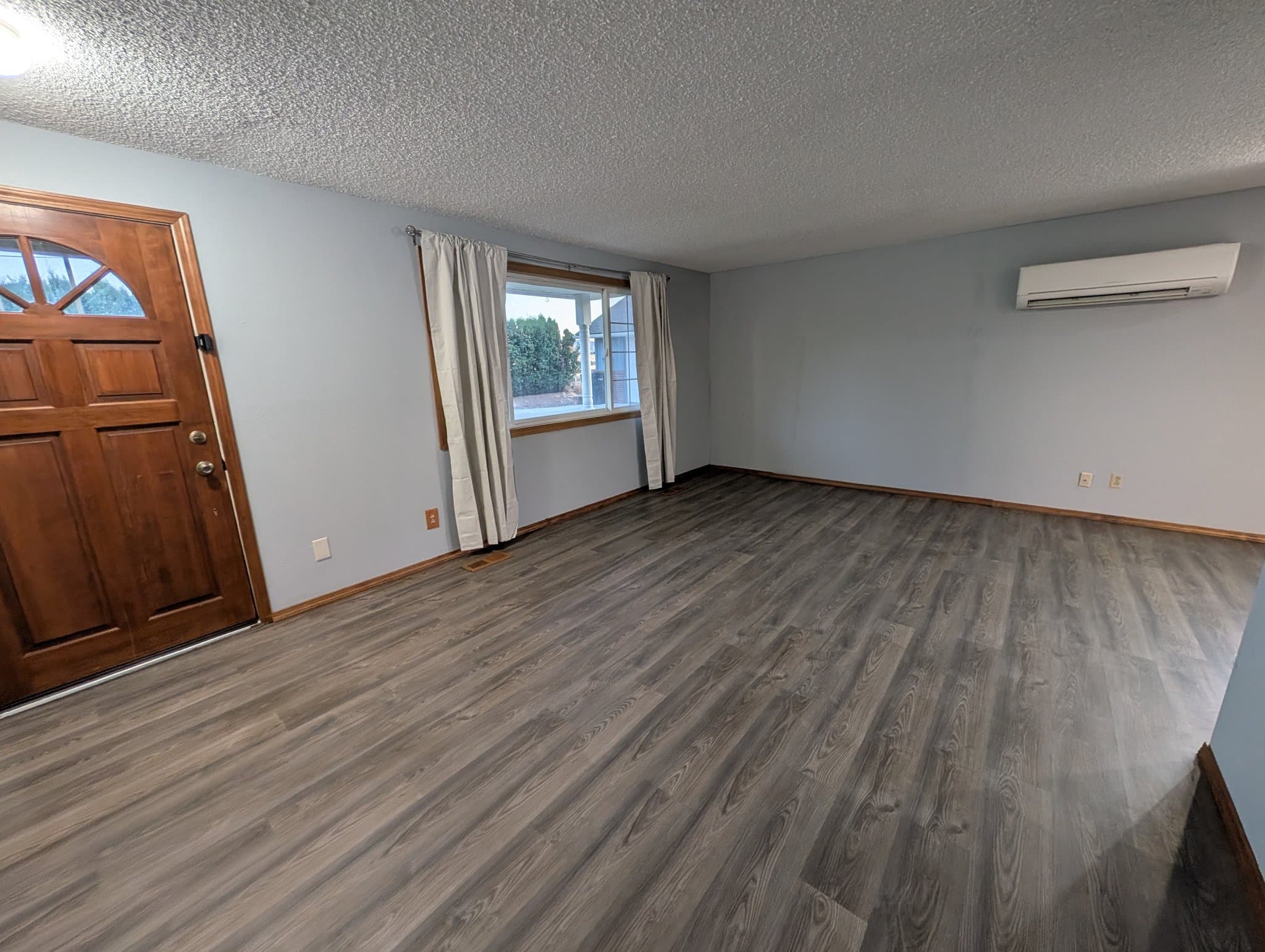 Yakima House: 13701 Douglas Rd