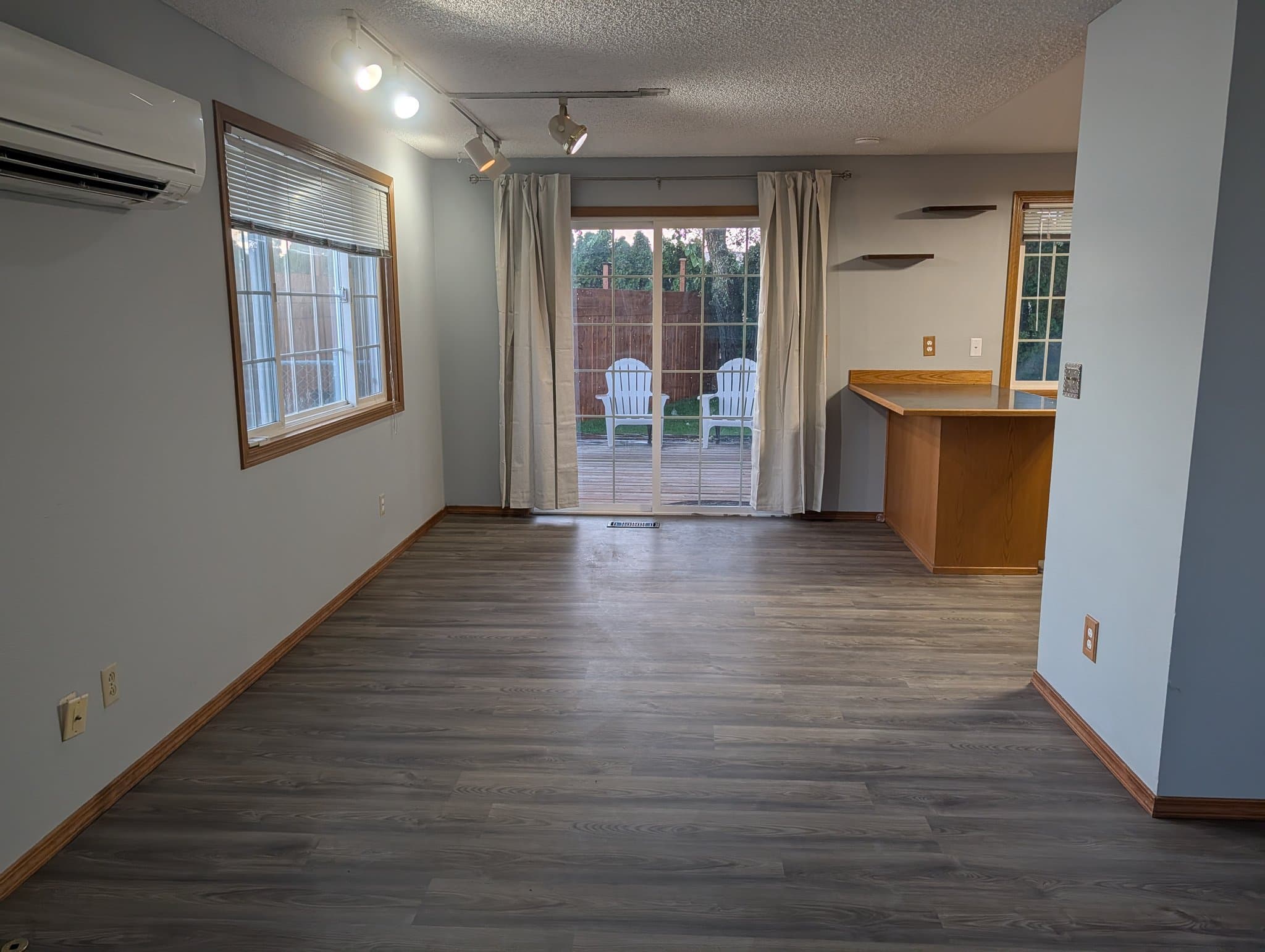 Yakima House: 13701 Douglas Rd