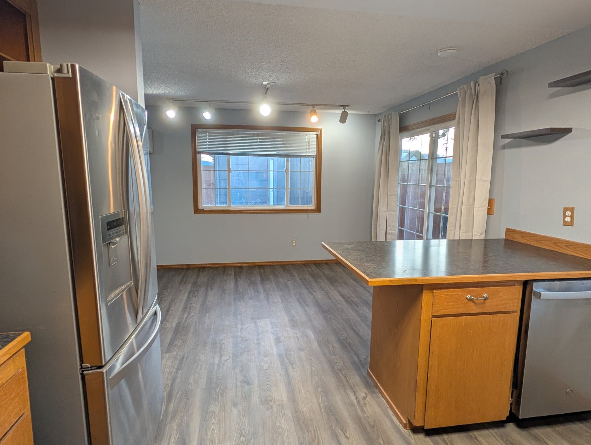 Yakima House: 13701 Douglas Rd