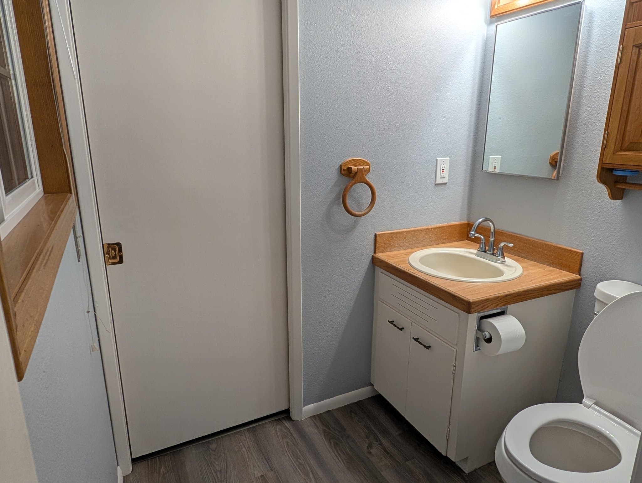 Yakima House: 13701 Douglas Rd