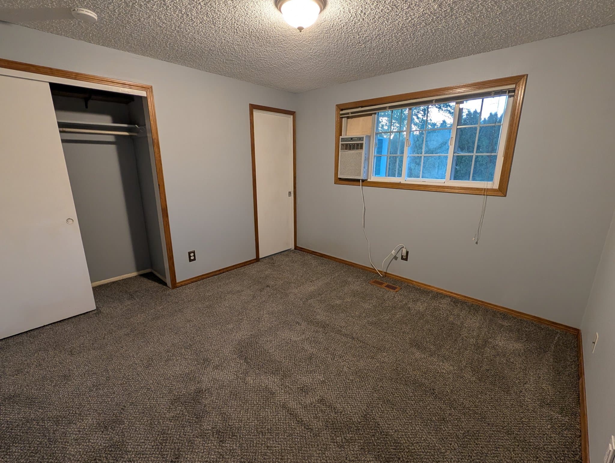 Yakima House: 13701 Douglas Rd