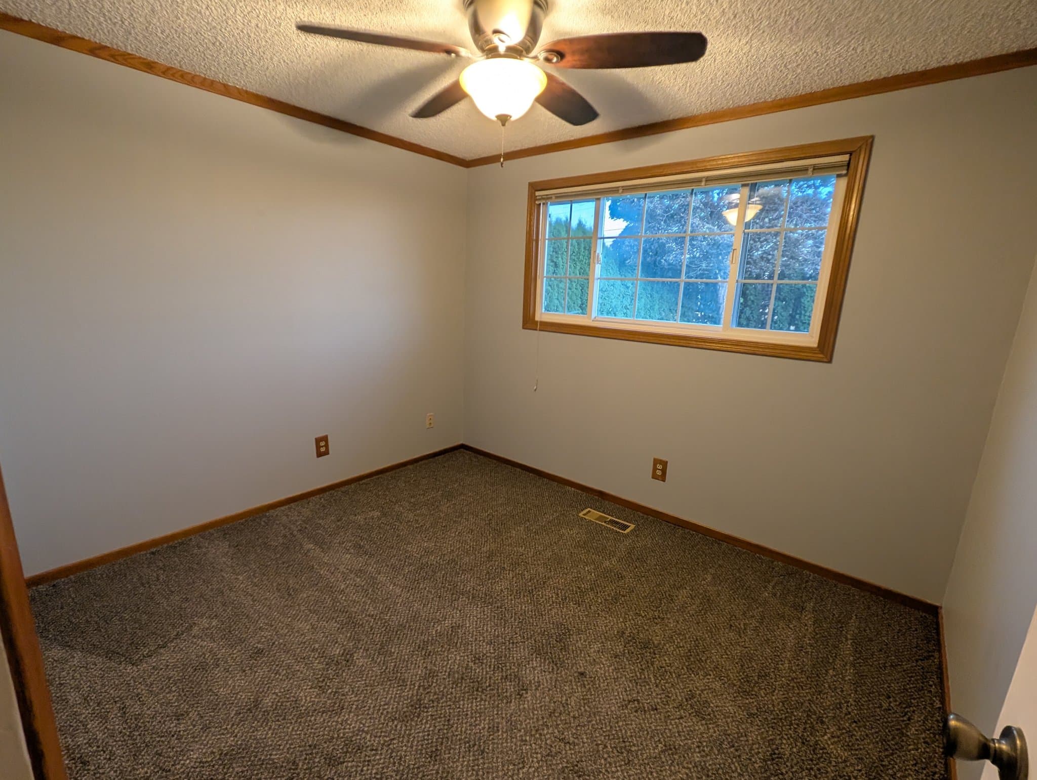 Yakima House: 13701 Douglas Rd