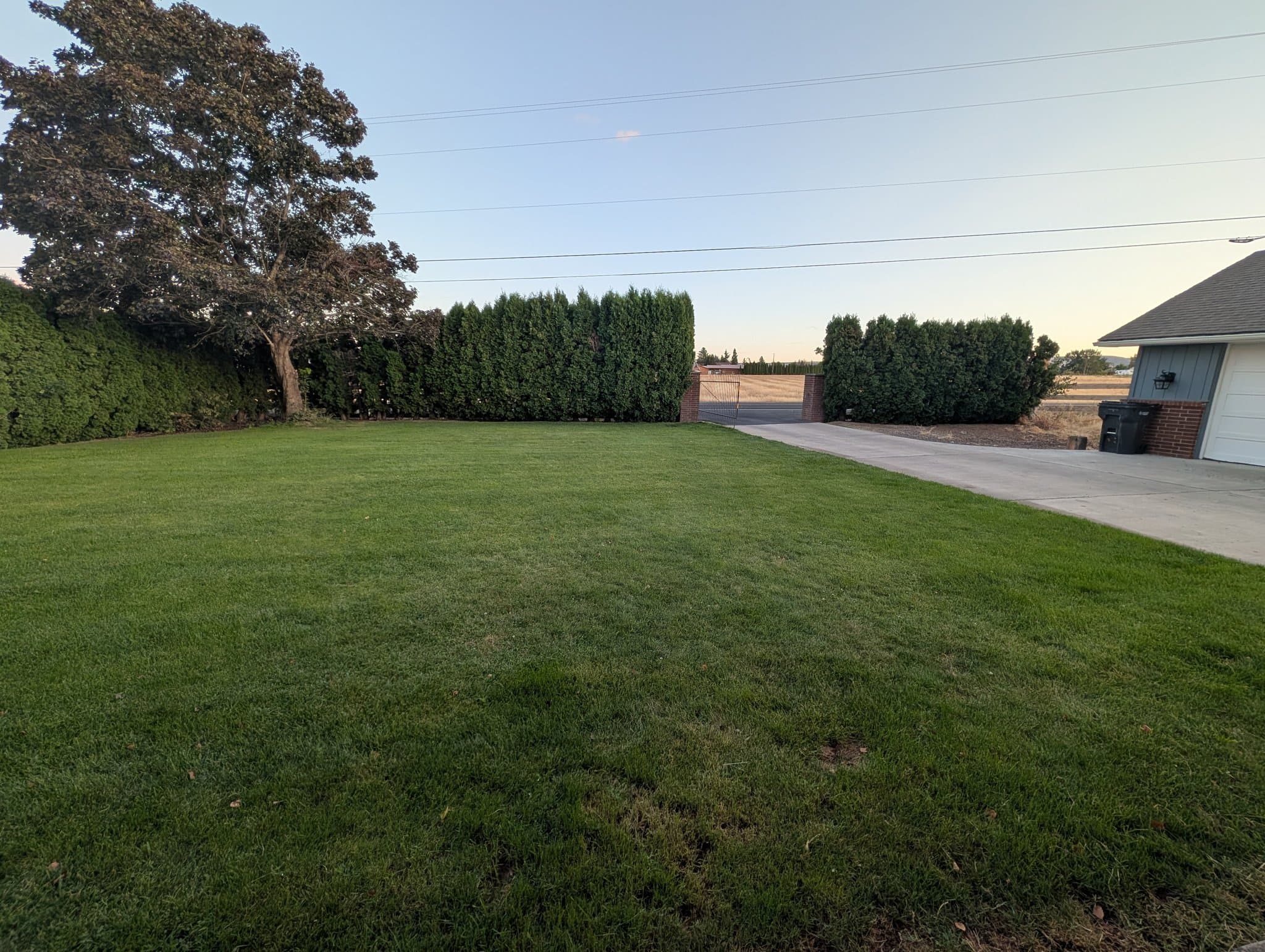 Yakima House: 13701 Douglas Rd