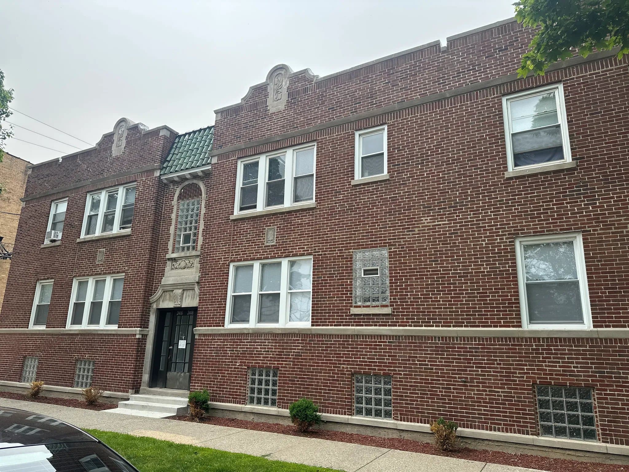Chicago Apartment: 2416-22 N Kilbourn Ave