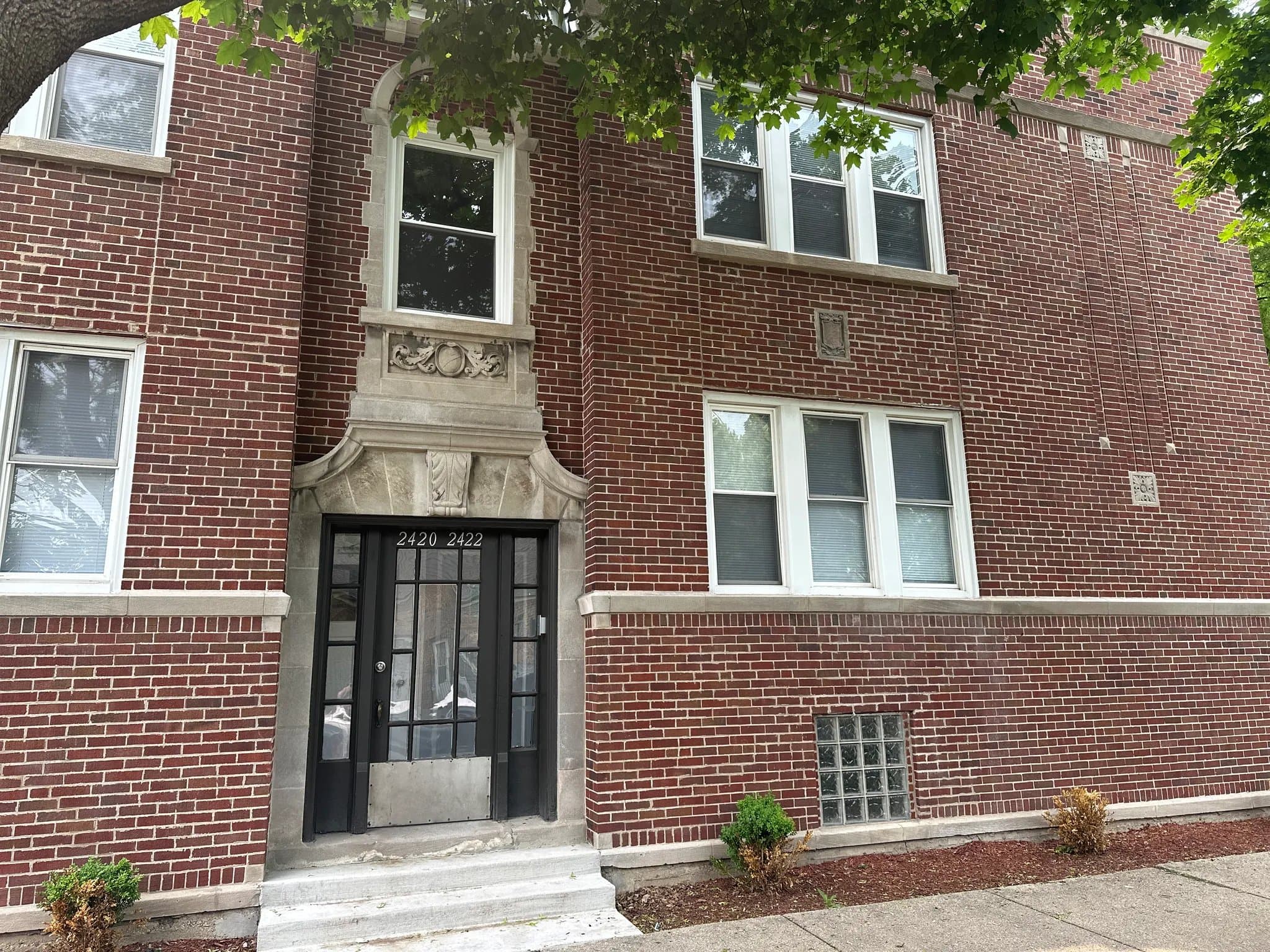 Chicago Apartment: 2416-22 N Kilbourn Ave