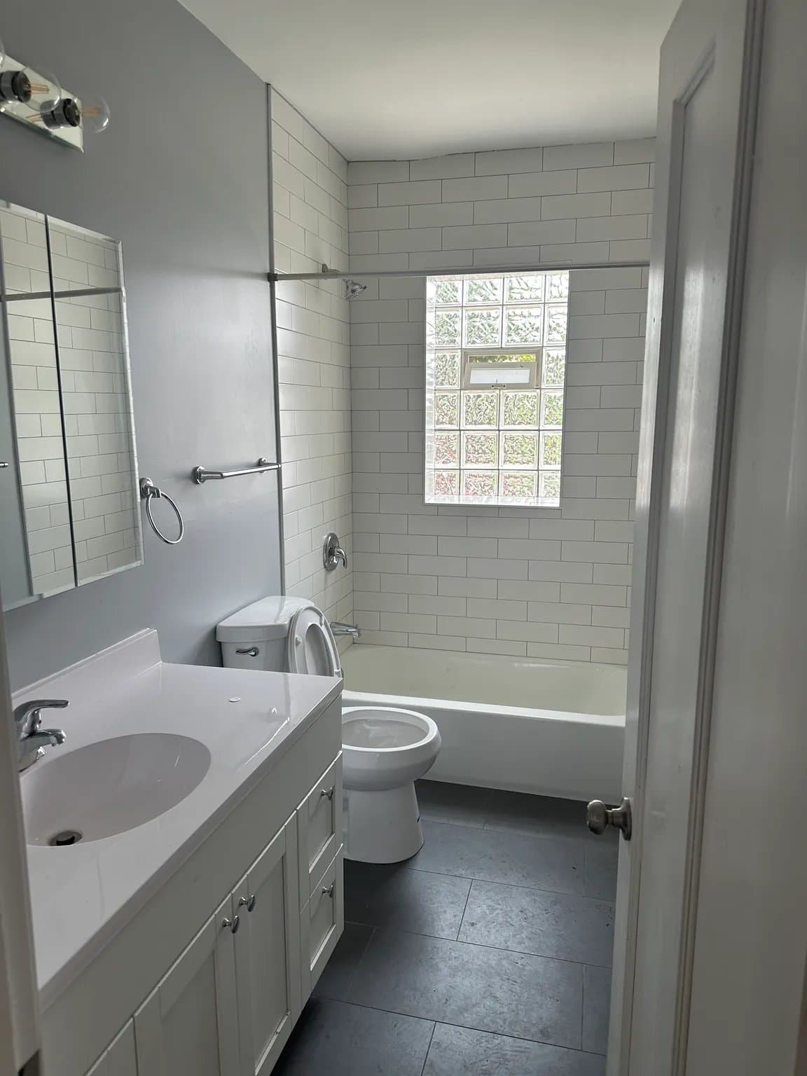 Chicago Apartment: 2416-22 N Kilbourn Ave
