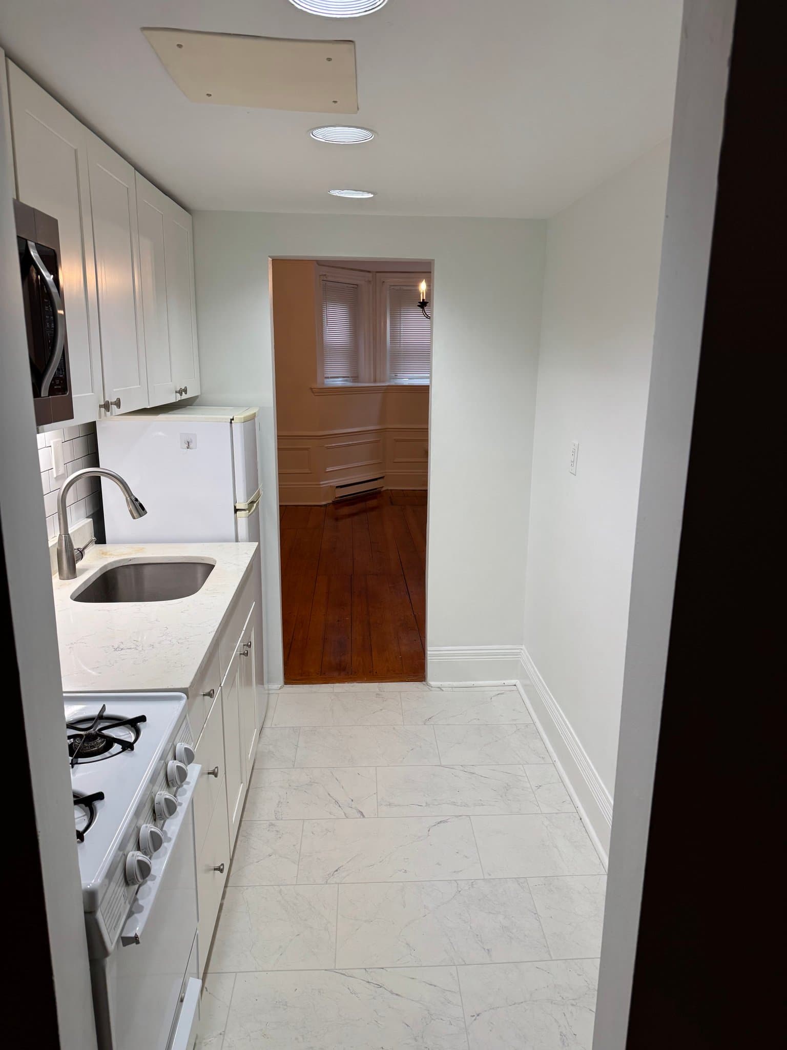 Roxbury Single Room: 143 Highland Street