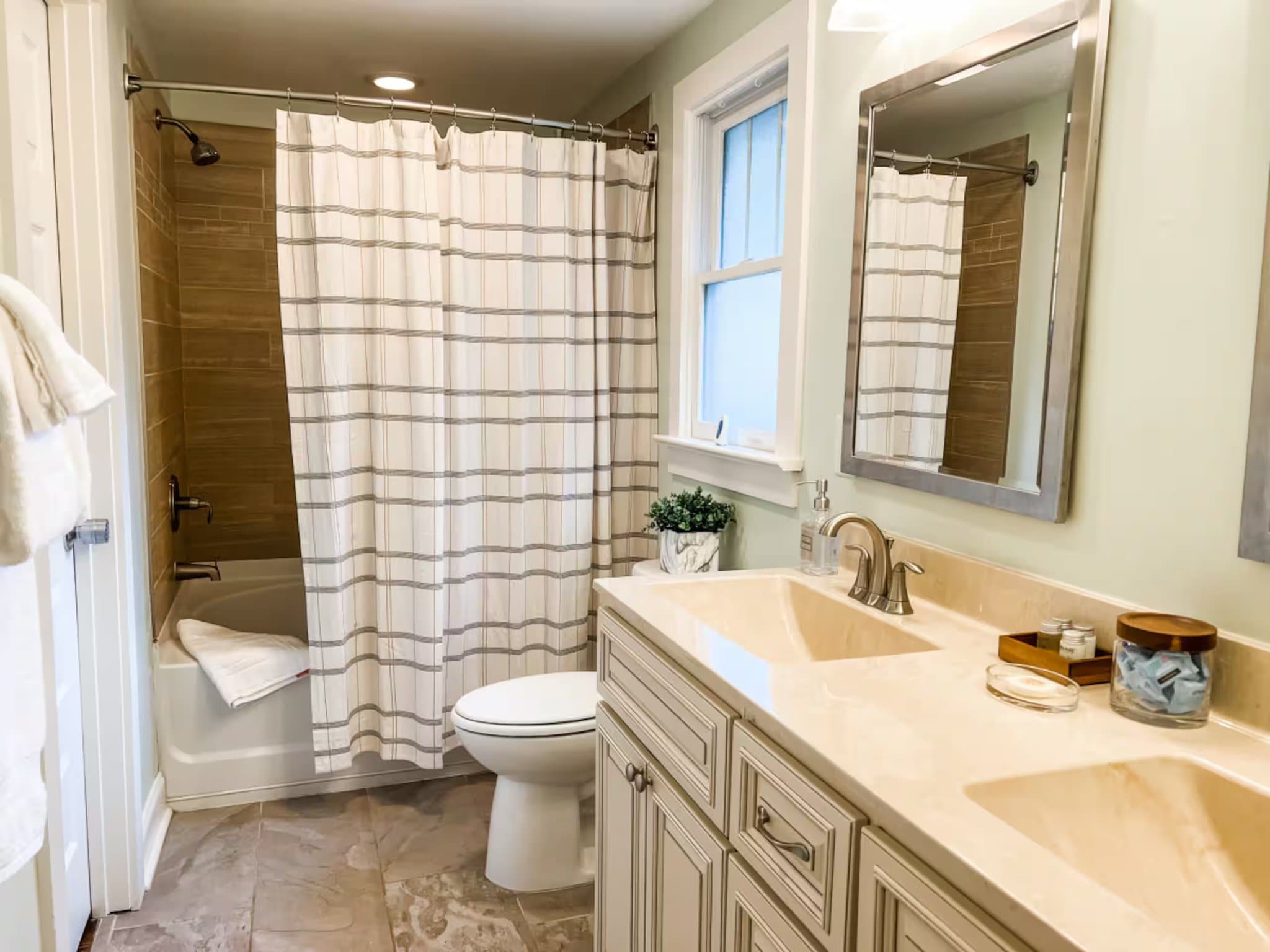 Raleigh House: 591 E Cabarrus St