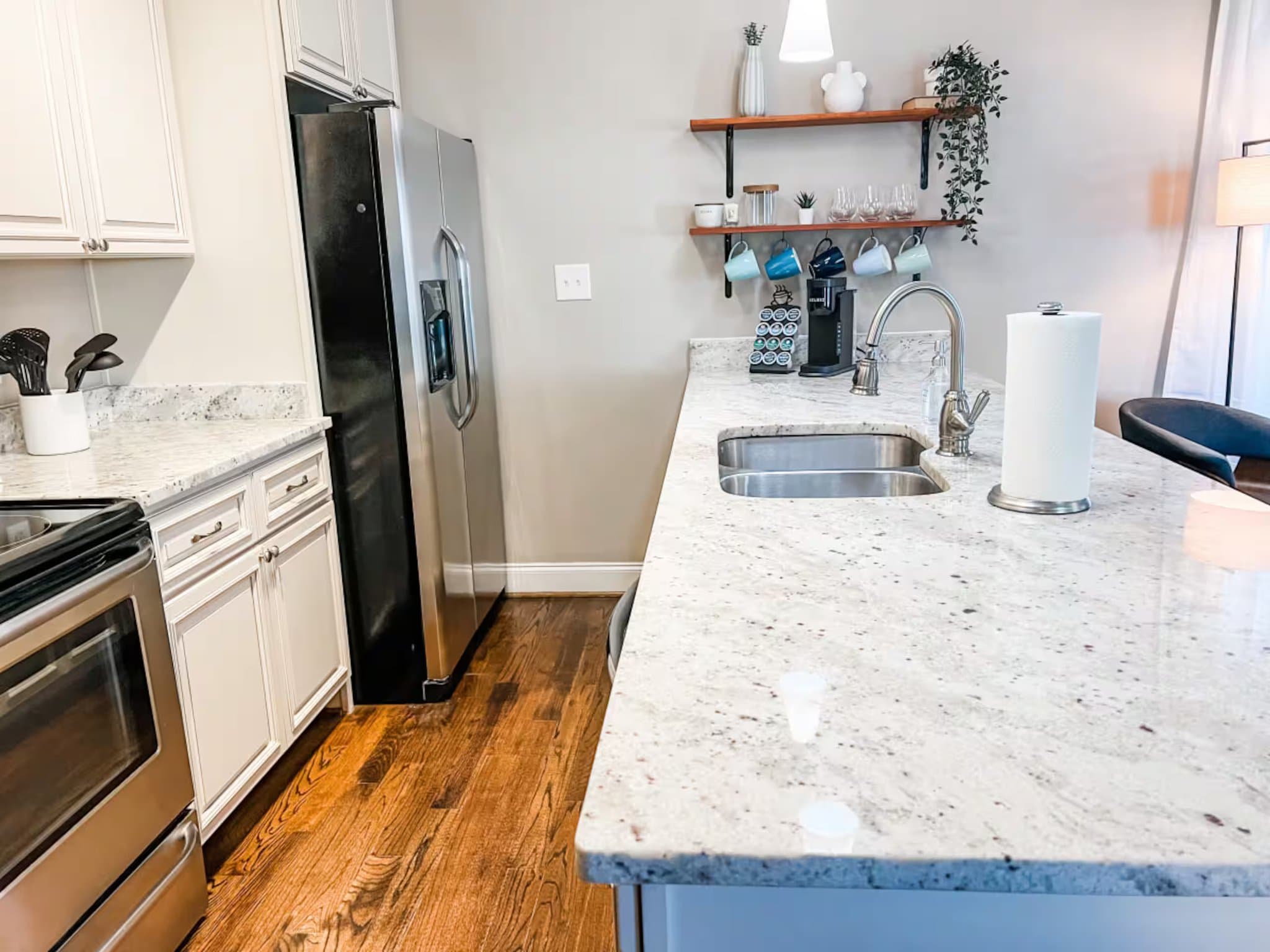 Raleigh House: 591 E Cabarrus St