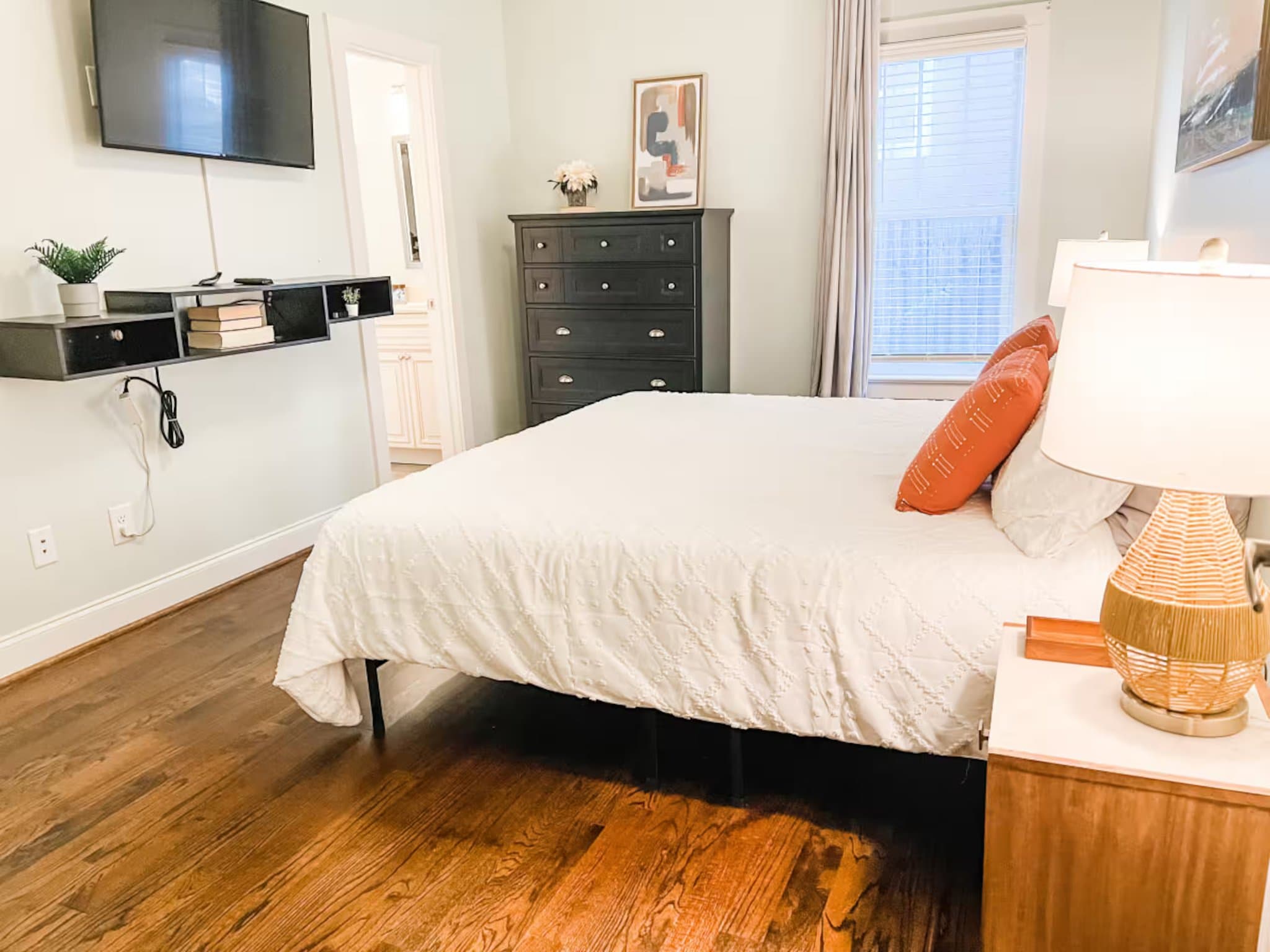 Raleigh House: 591 E Cabarrus St