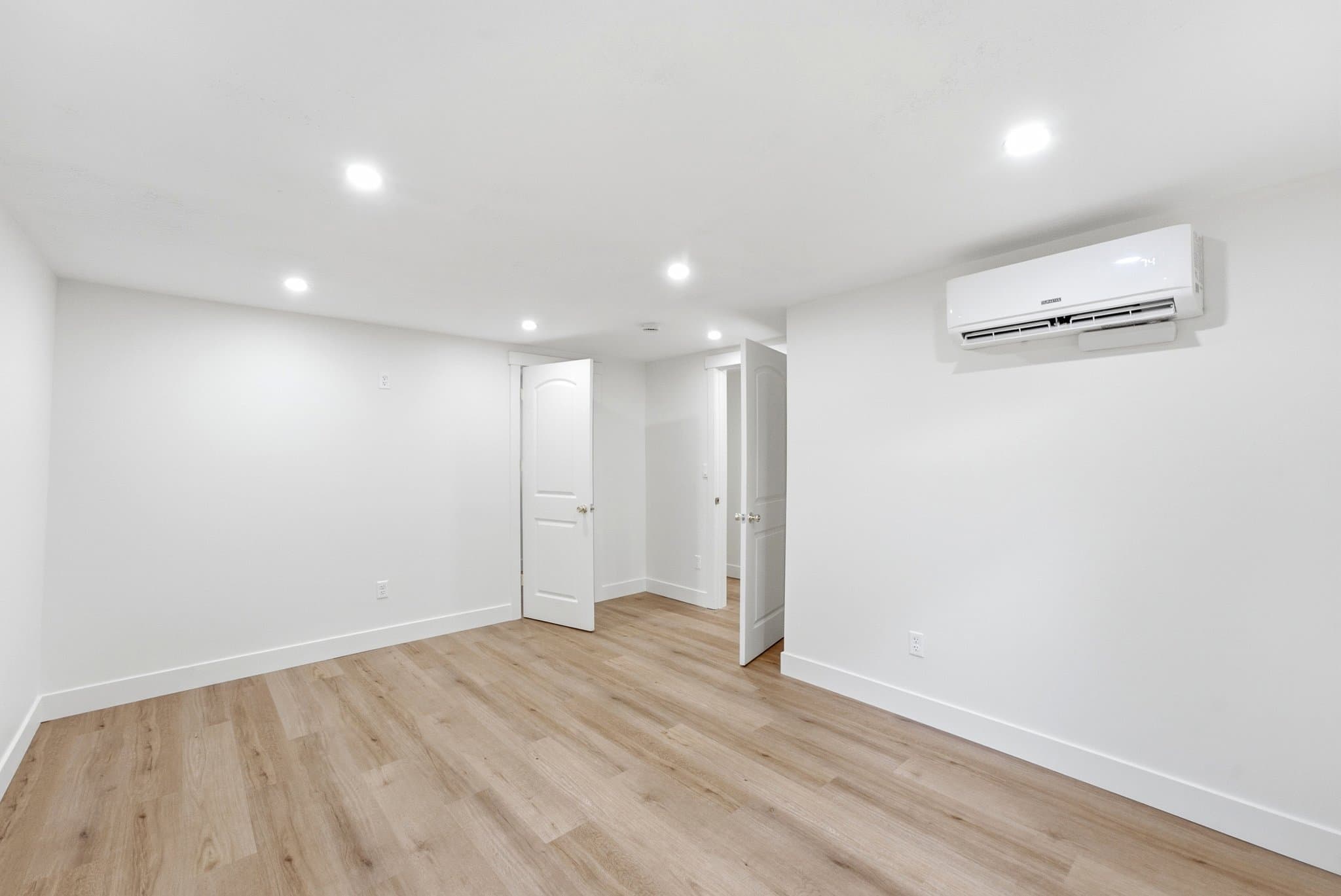 Sandy House: 8284 S 745 E