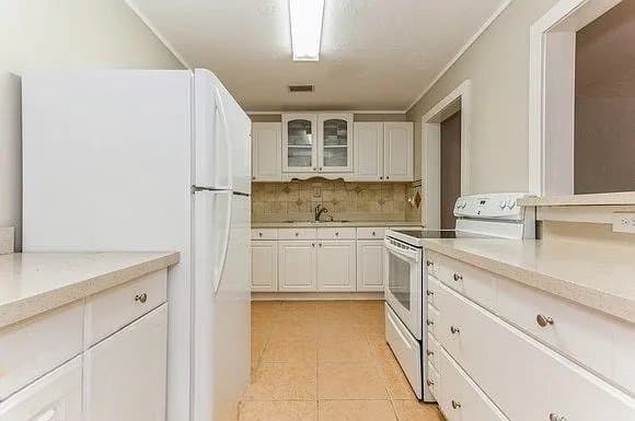 Saint Petersburg Multiplex: 6119 38th ave N