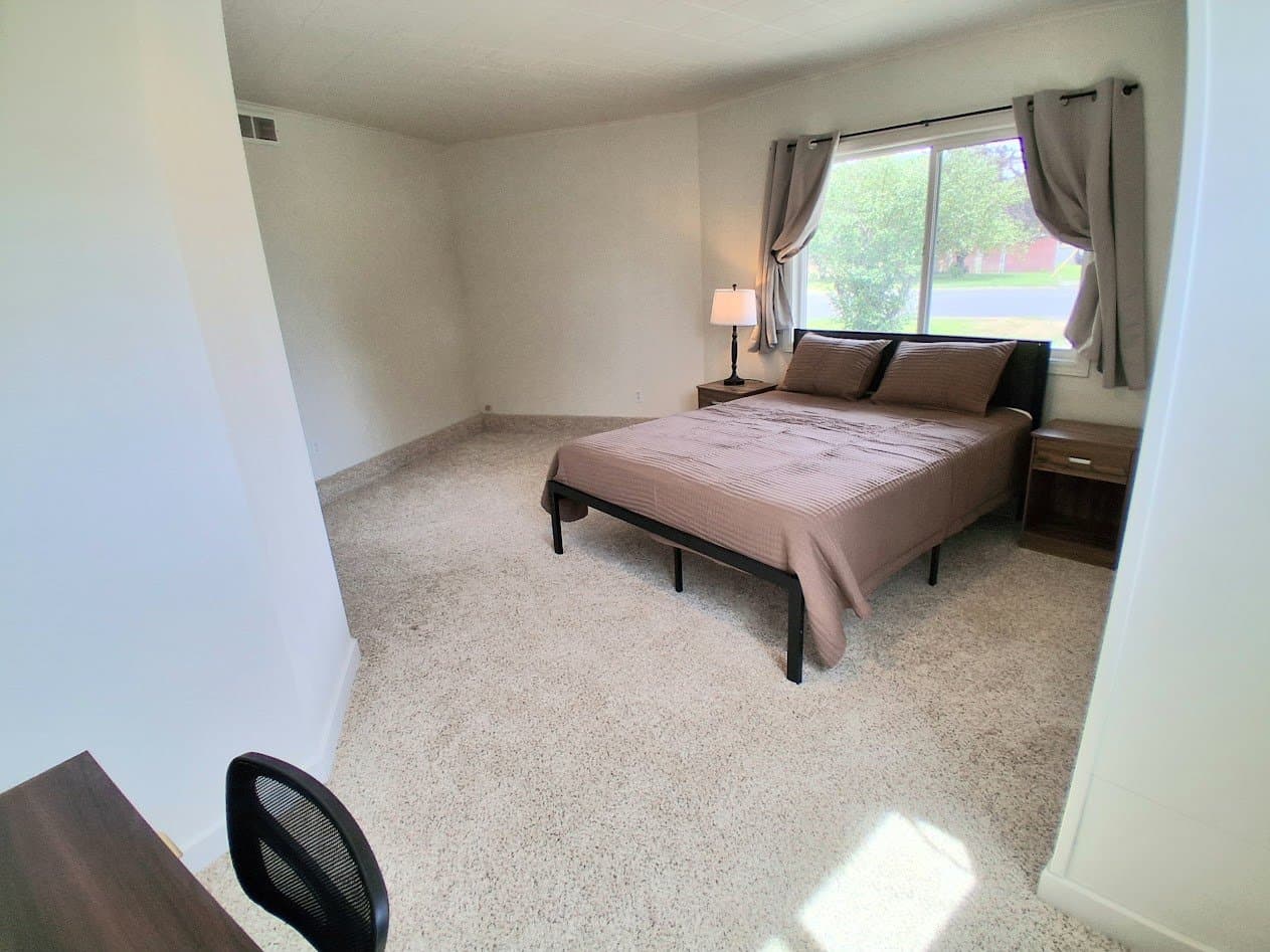 Prineville Single Room: 615 NE Fairview St