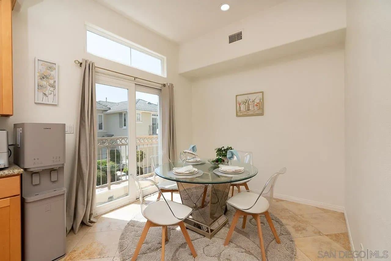 San Diego Townhome: 3822 Quarter Mile Drive, San Diego, CA, USA