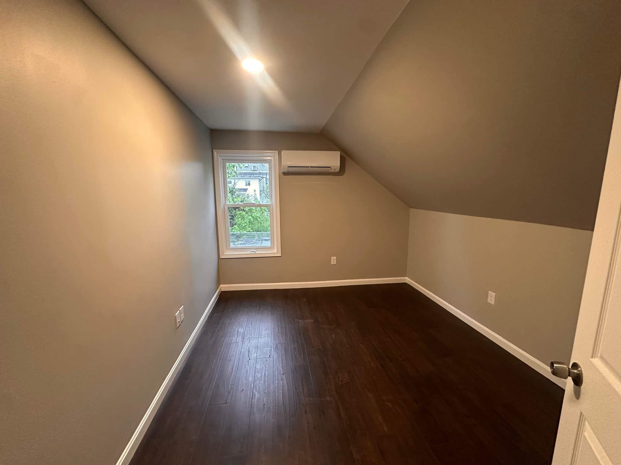 Boston Single Room: 16 Wakullah Street