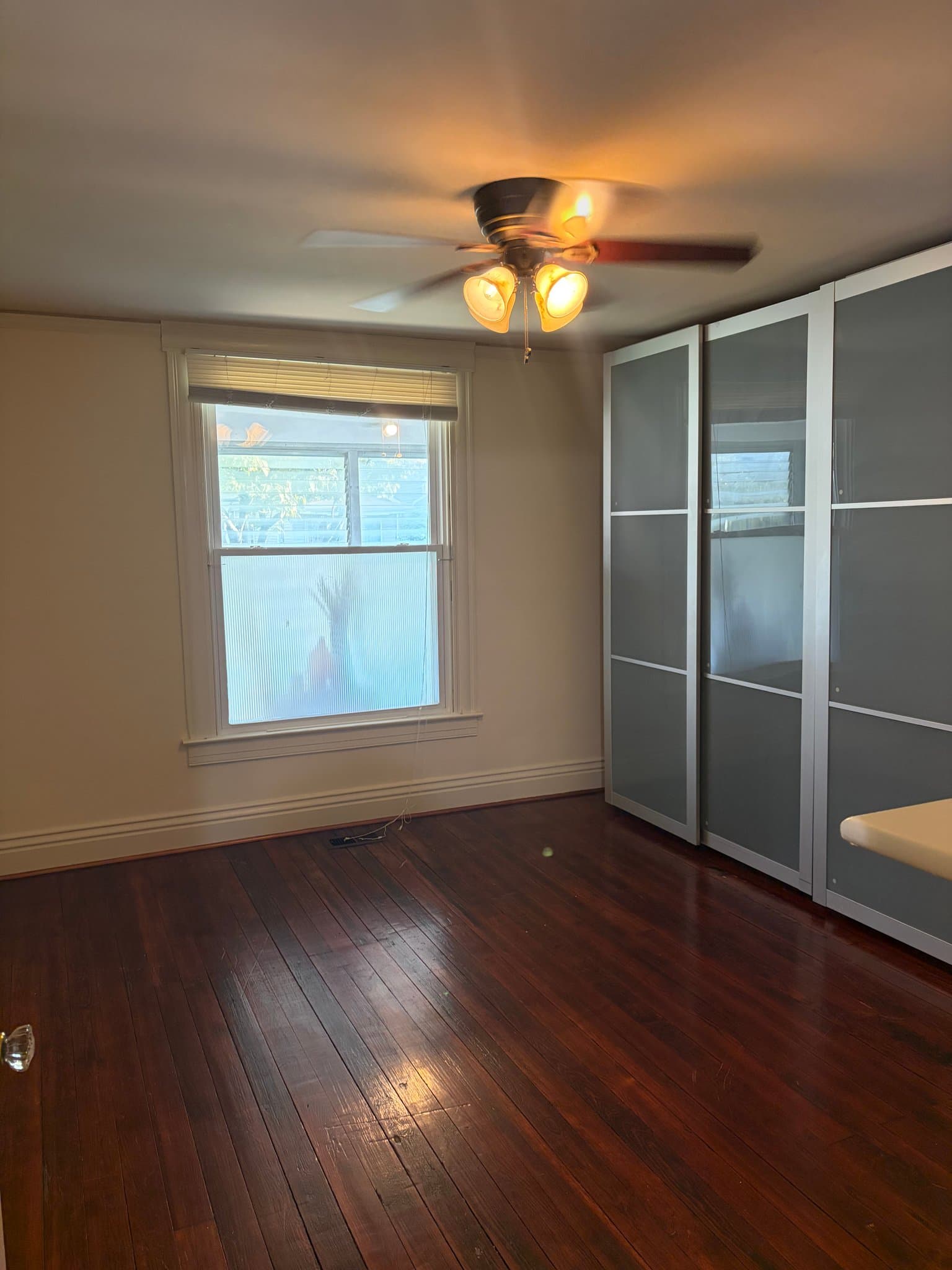 Louisville House: 553 Lilly Ave