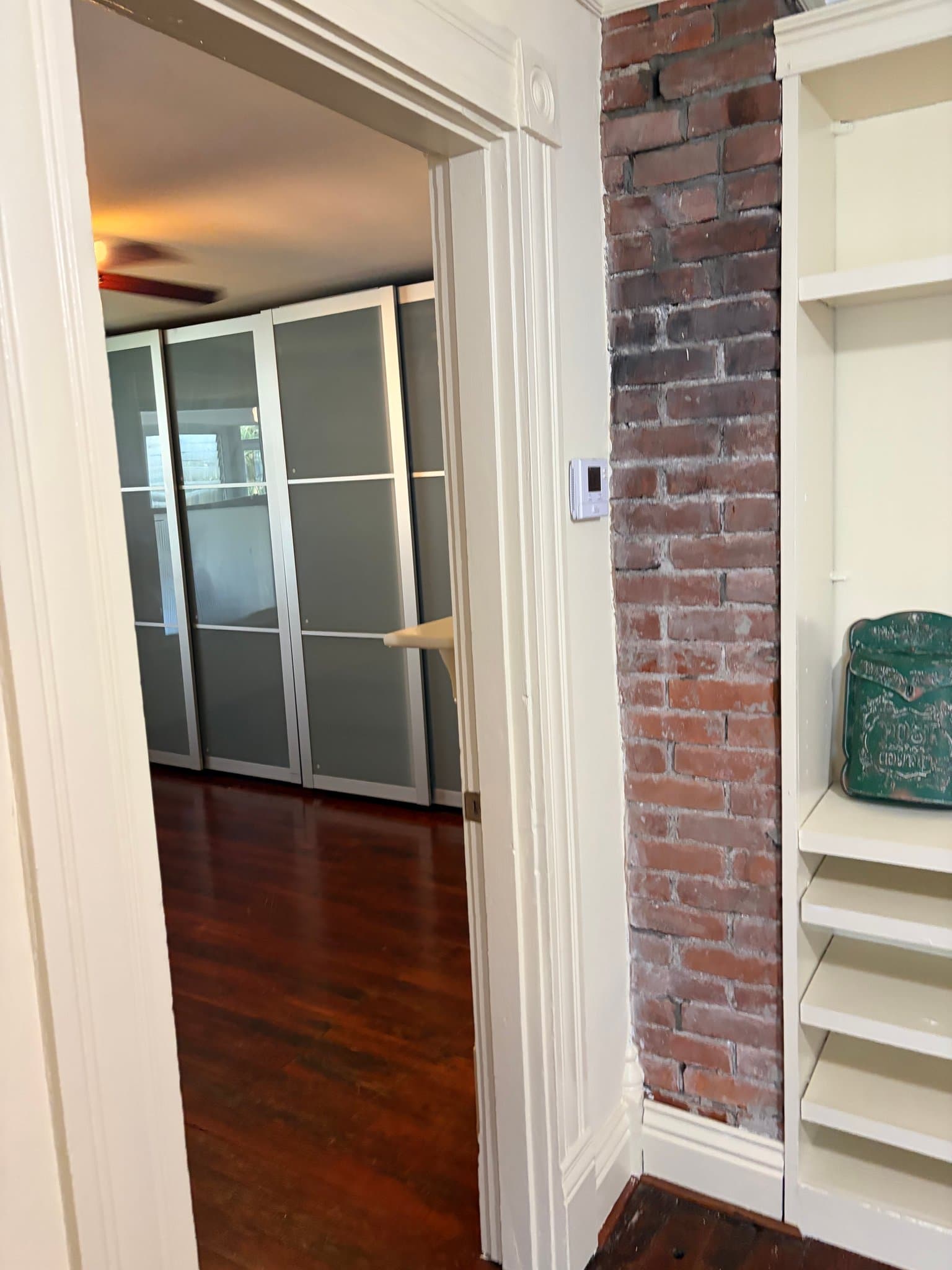 Louisville House: 553 Lilly Ave