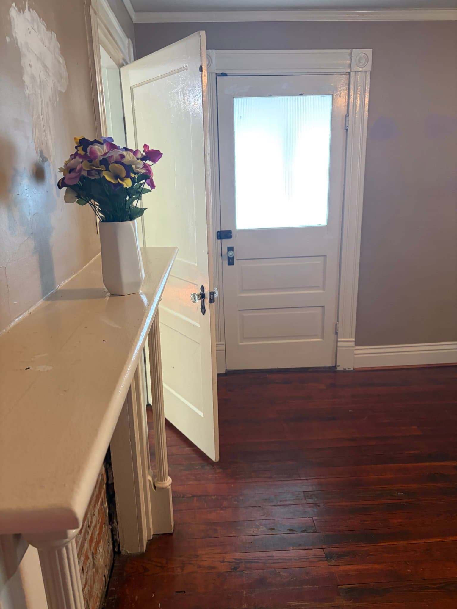 Louisville House: 553 Lilly Ave