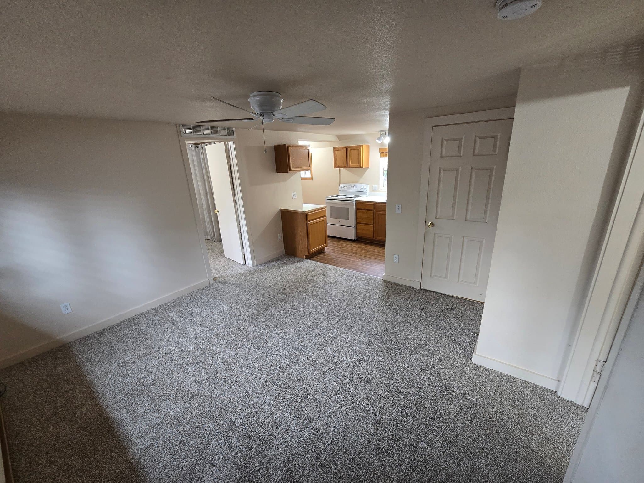 Golden Apartment: 403 23rd St.