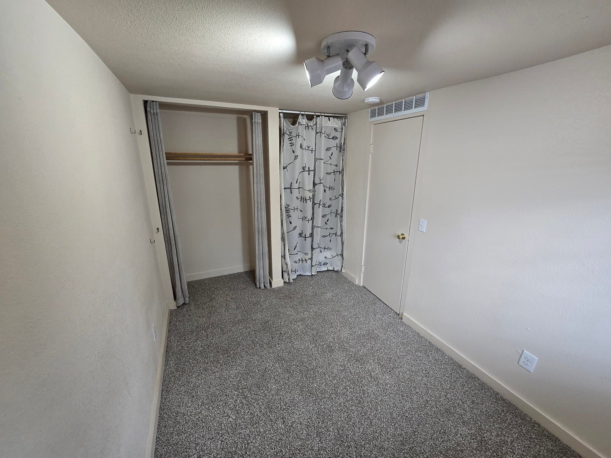 Golden Apartment: 403 23rd St.